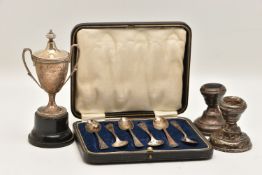 AN ASSORTMENT OF SILVER ITEMS, to include a small twin handled trophy cup with cover and plinth,