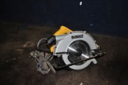 A DeWALT D23620 240V CIRCULAR SAW with 184mm blade fitted (PAT pass and working)