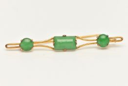 A YELLOW METAL GEM SET BAR BROOCH, an open work bar brooch set with green jade, indistinguishable