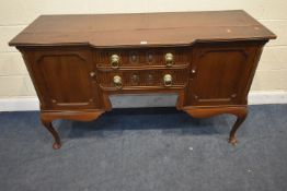 A 20TH CENTURY MAHOGANY BREAKFRONT SIDEBOARD, with two cupboard doors, flanking two drawers with