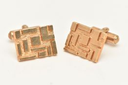 A 9CT GOLD CUFFLINKS, a pair of yellow gold square form cufflinks with abstract textured detail,