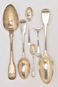 AN ASSORTMENT OF SILVER CUTLERY, to include two fiddle pattern serving spoons, one with engraved