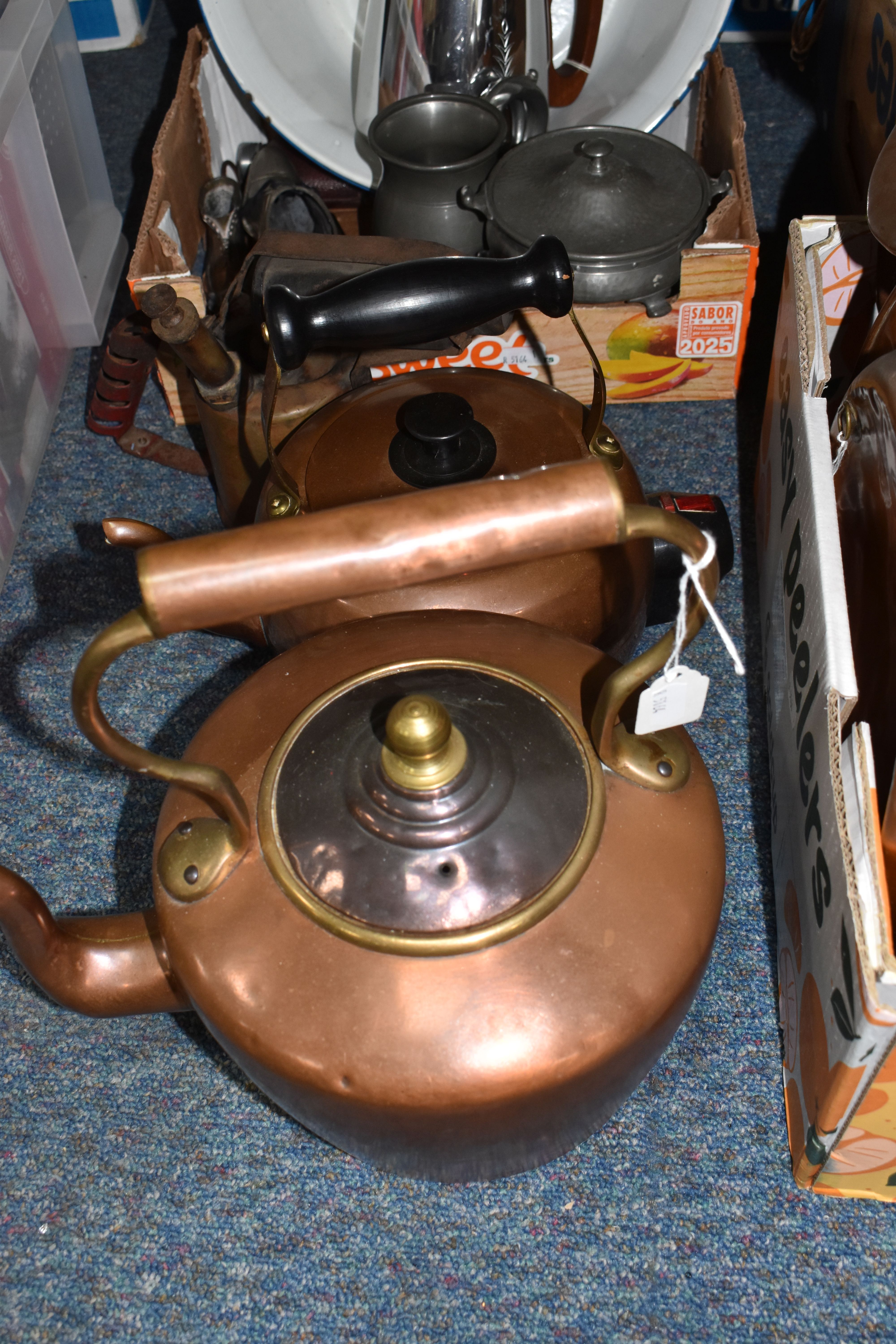 THREE BOXES AND LOOSE METALWARE, PICTURES AND SUNDRY ITEMS, to include brass and copper wares, - Image 6 of 6