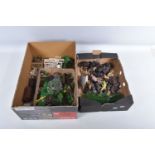 A QUANTITY OF UNBOXED ASSORTED BRITAINS PLASTIC FLORAL GARDEN ITEMS, ZOO ANIMALS & ACCESSORIES,