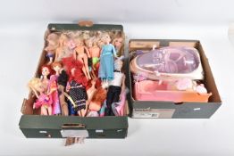 A COLLECTION OF UNBOXED AND ASSORTED MODERN DOLLS, CLOTHING AND ACCESSORIES, to include Sindy