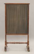 A 19th century Gillows-style mahogany extending fire screen. 121.5 cm high.