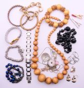 A quantity of costume jewellery.