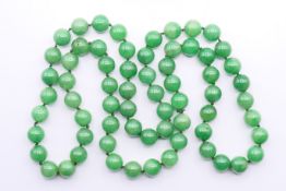 A string of jade beads. Approximately 86 cm long.
