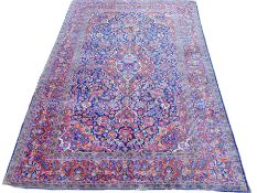 An antique Persian handmade Kashan rug. 203 x 135 cm.