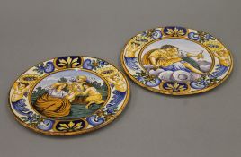 A pair of 19th/20th century Maiolica plates. Each 21 cm diameter.