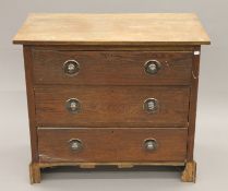 A pair of white rush-seated chairs, an oak three-drawer chest of drawers 97 cm wide,