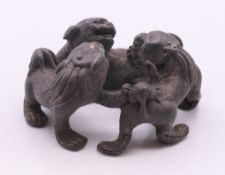 A dog-of-fo scroll weight. 5.5 cm diameter.