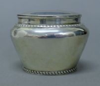 A silver tea caddy. 6.5 cm high. 121.5 grammes.