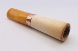 A cheroot holder with 9 ct gold band, boxed. 7.25 cm long.