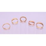Three 22 ct gold wedding bands (9.4 grammes) and two 9 ct gold wedding bands (4.9 grammes).