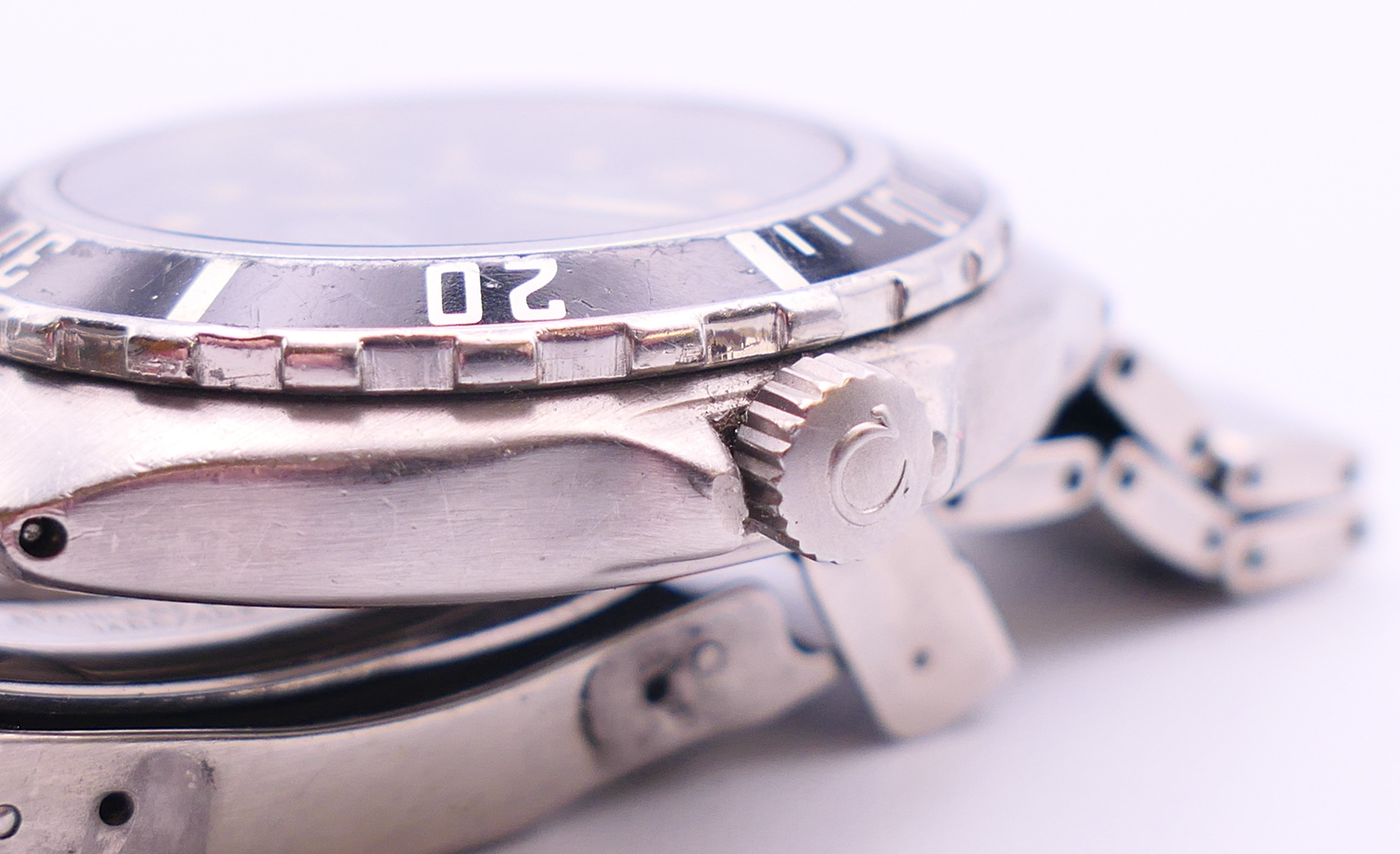 A boxed Omega Seamaster Professional 200M gentlemen's wristwatch. 4 cm wide. - Image 6 of 12