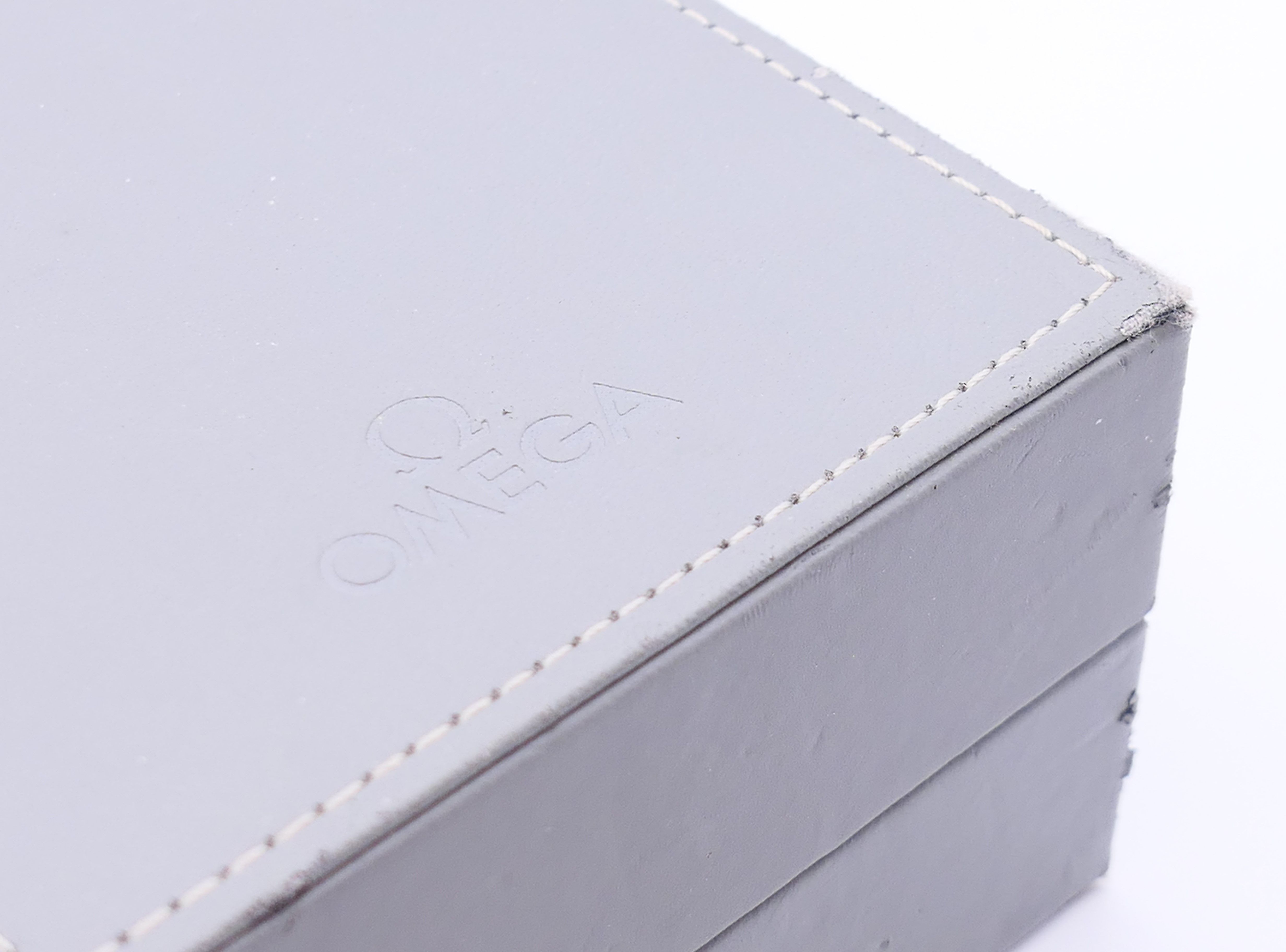 A boxed Omega Seamaster Professional 200M gentlemen's wristwatch. 4 cm wide. - Image 11 of 12