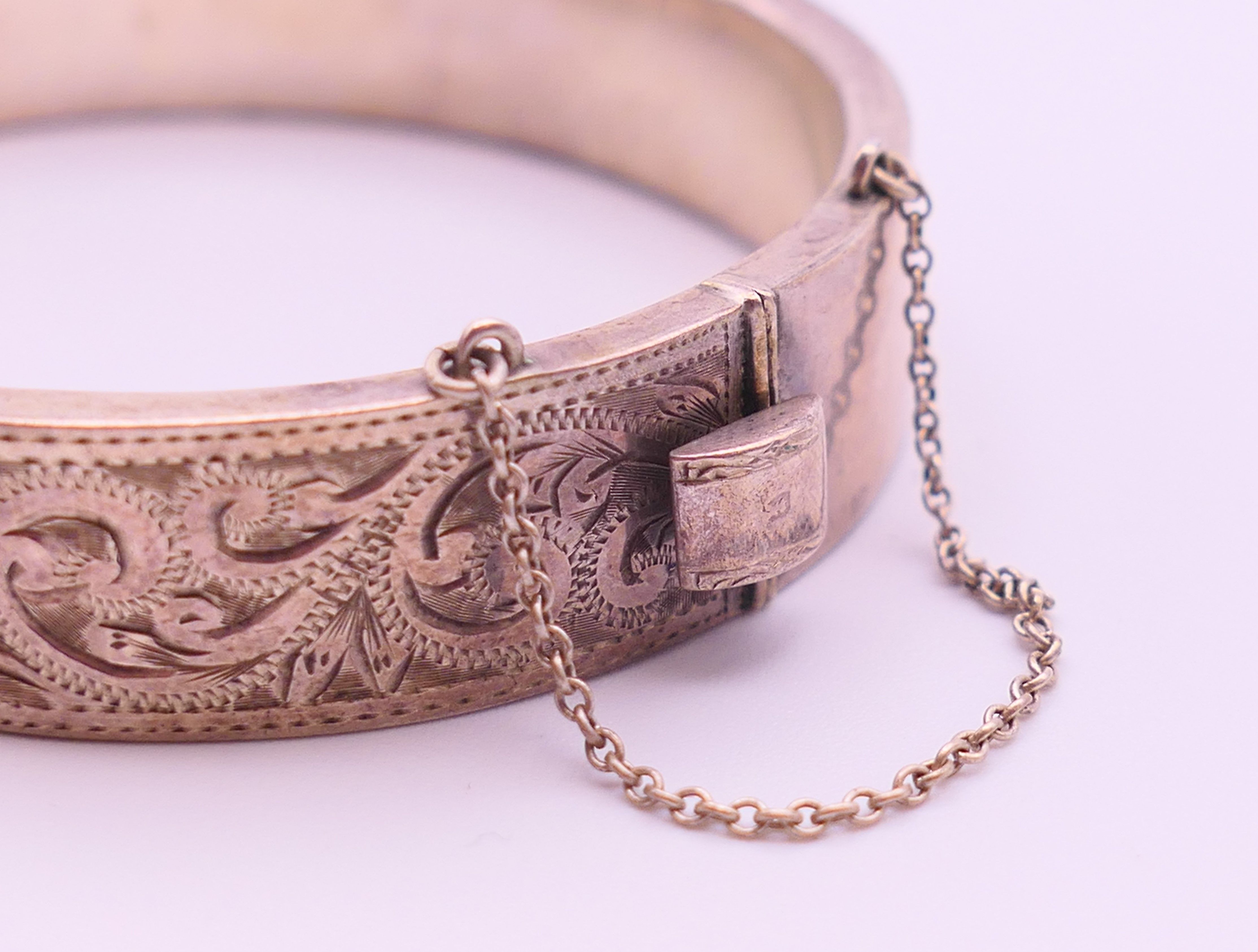 Two silver engraved bangle-form bracelets. Each 5.5 cm inner width. 53.3 grammes. - Image 4 of 9