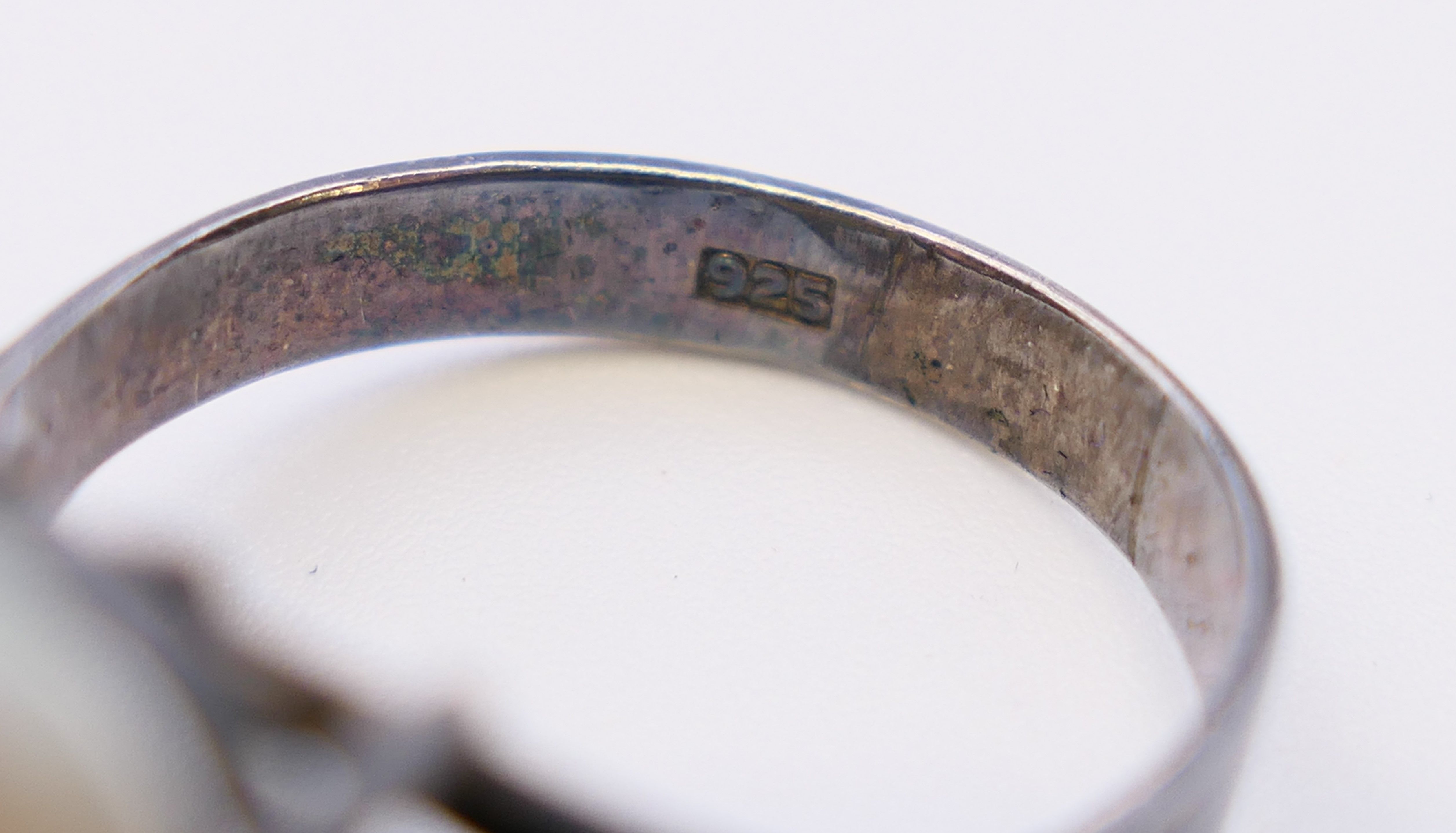 A silver and opal ring. The opal 1.8 cm x 1.2 cm. Ring size S. - Image 4 of 5