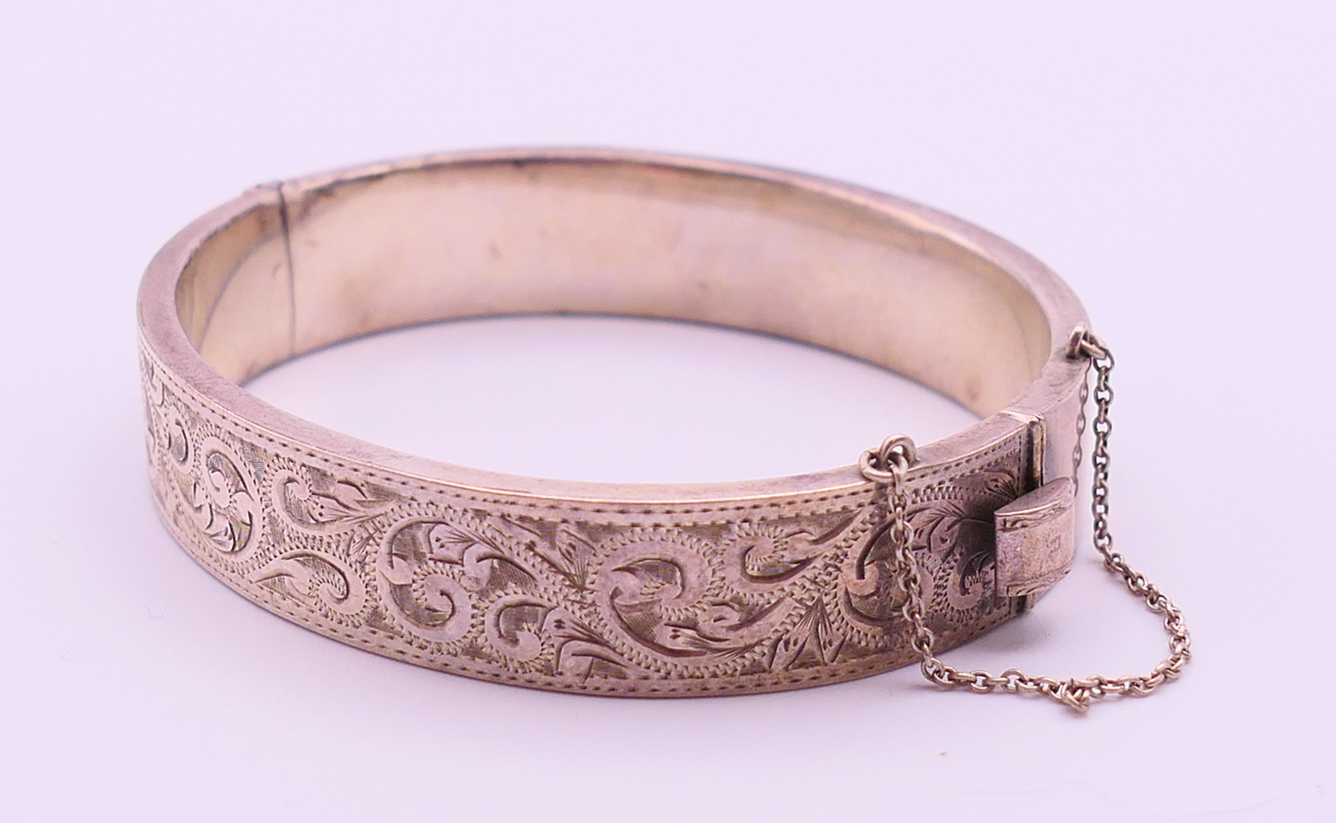 Two silver engraved bangle-form bracelets. Each 5.5 cm inner width. 53.3 grammes. - Image 2 of 9