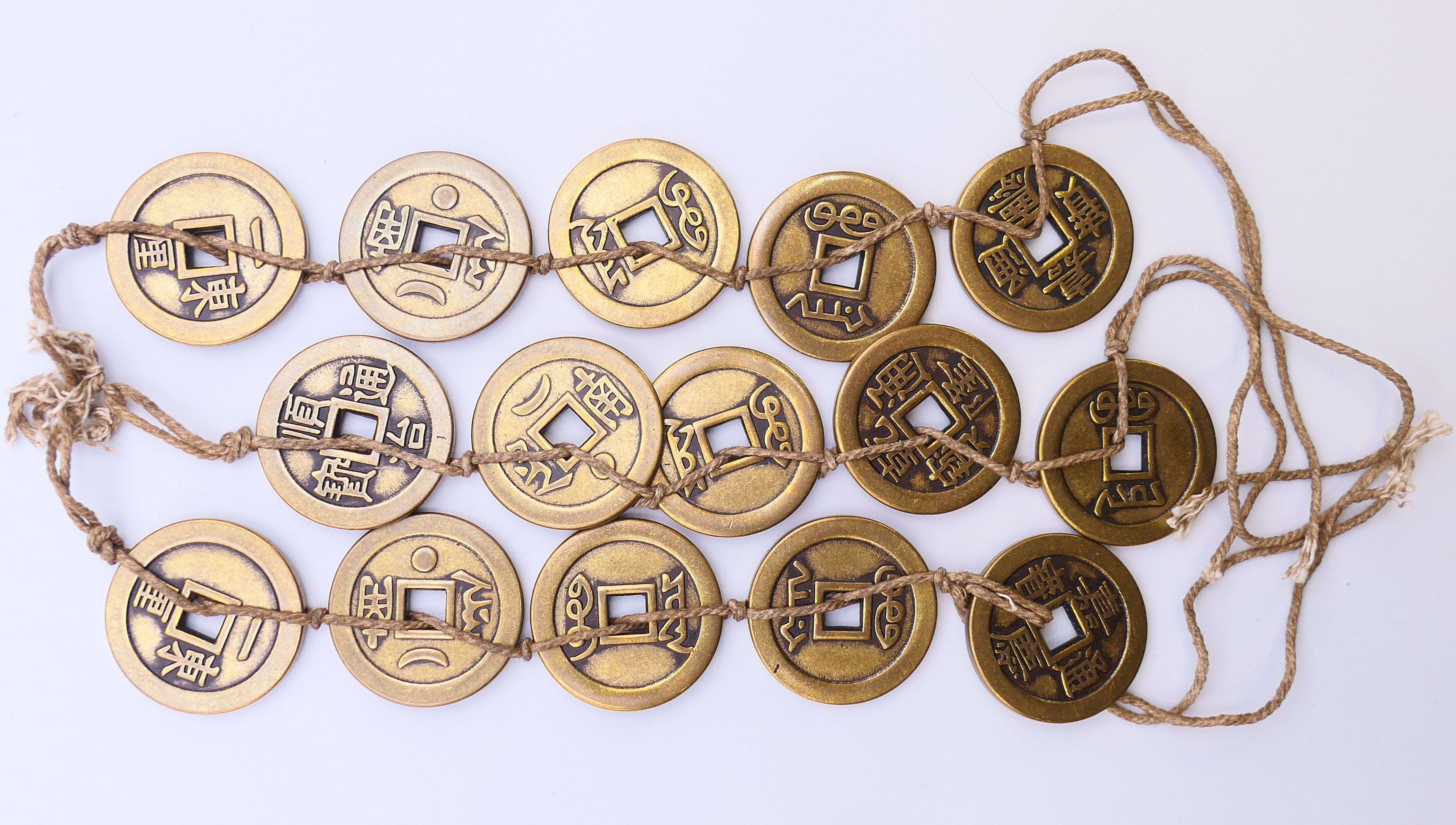 A quantity of Chinese coins. Each 3 cm diameter.