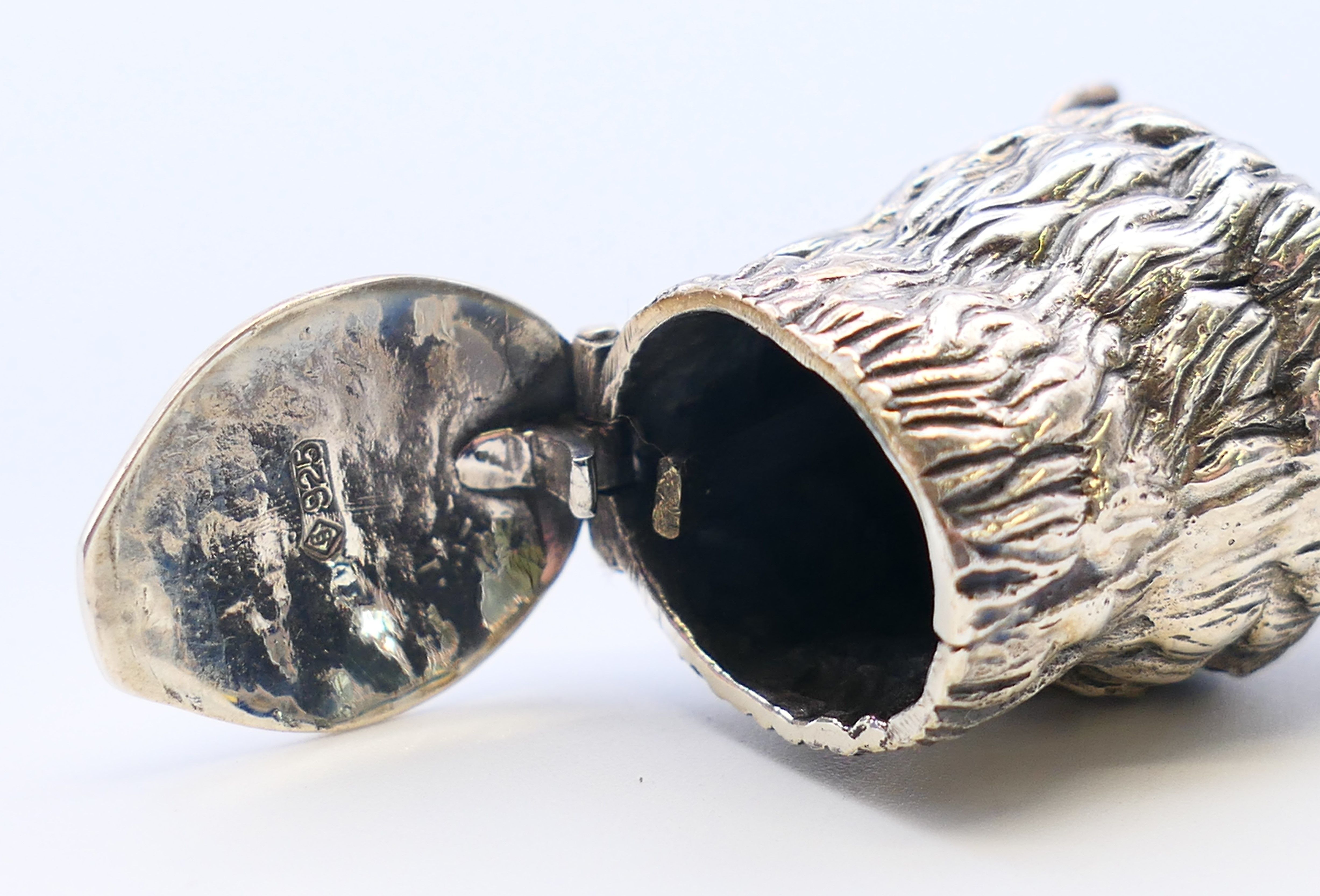 A 925 silver fox mask snuff box. 5 cm long. - Image 2 of 2