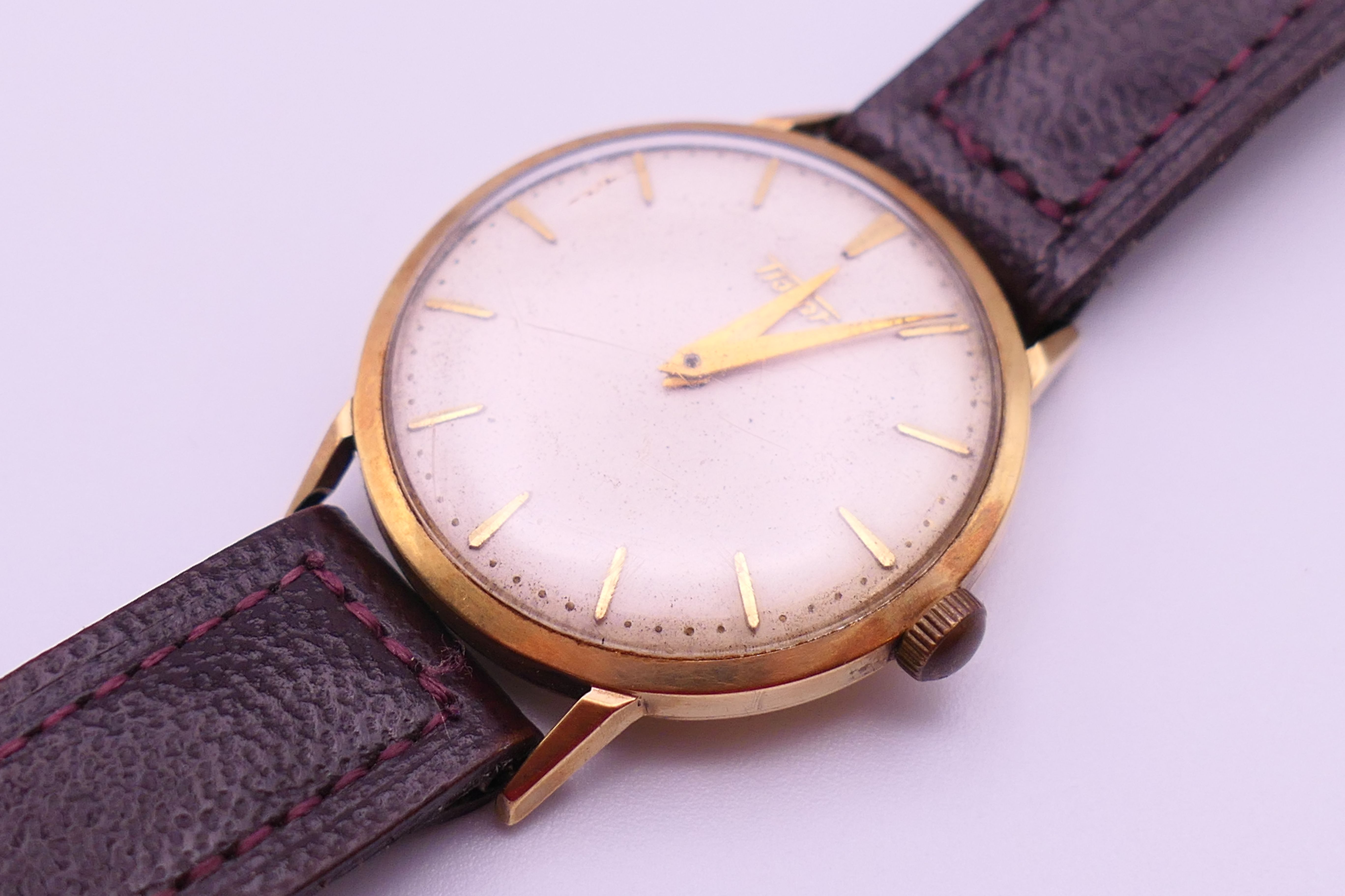 A 9 ct gold Tissot gentlemen's wristwatch. 3.5 cm wide. 30.8 grammes total weight. - Image 3 of 7