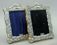 A pair of silver photograph frames. Each 14 x 20 cm.