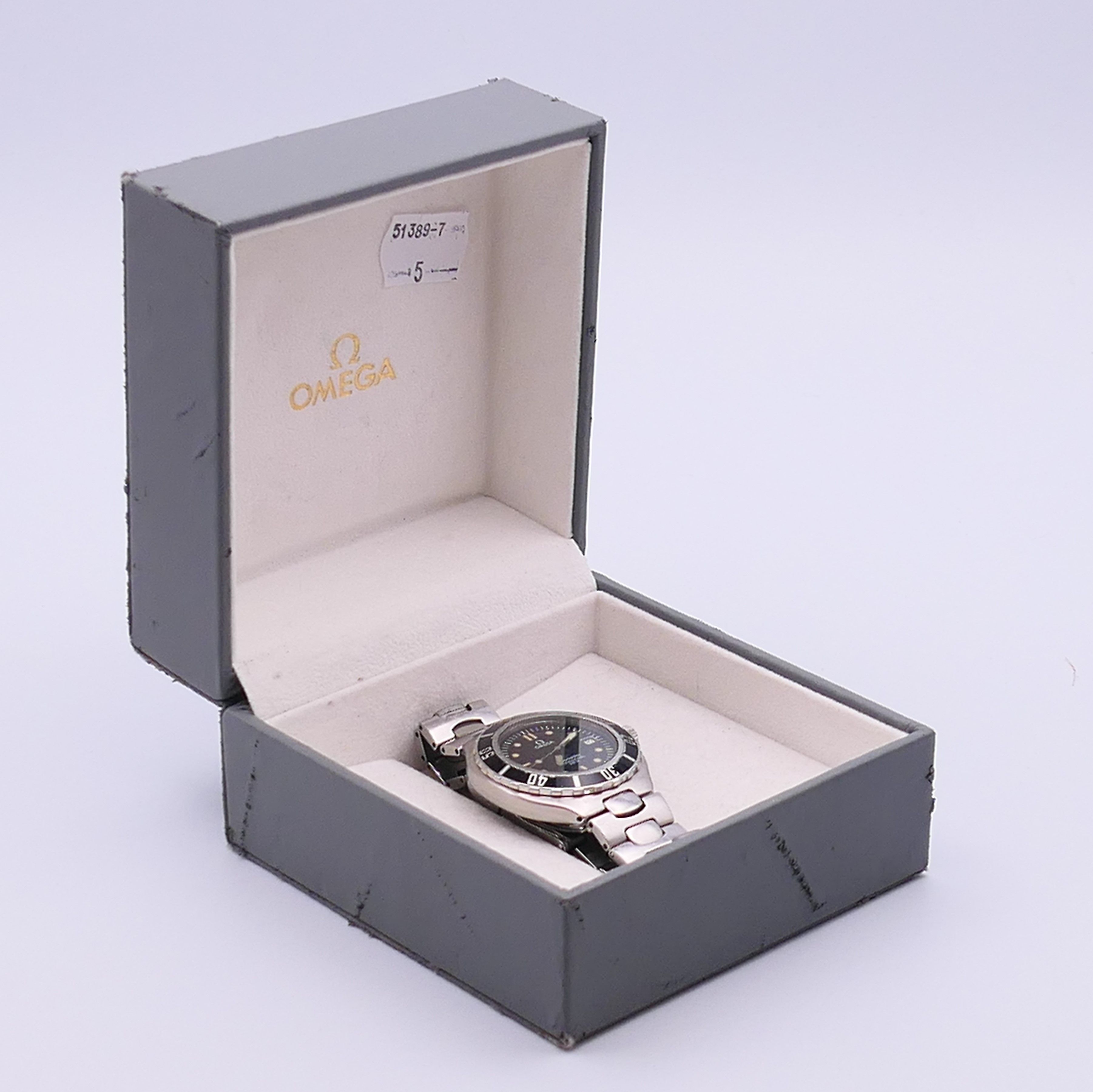 A boxed Omega Seamaster Professional 200M gentlemen's wristwatch. 4 cm wide. - Image 10 of 12