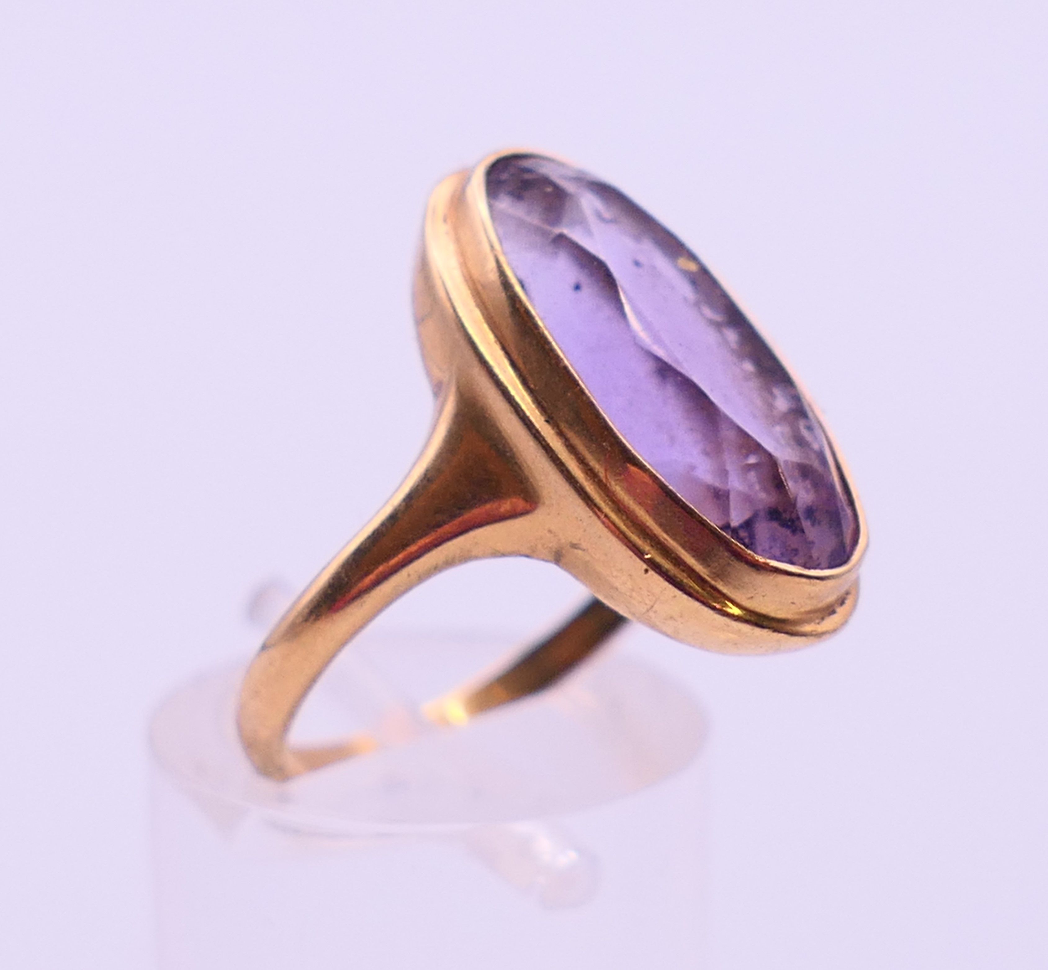 A 9 ct gold amethyst ring. Ring size L. 4.7 grammes total weight. - Image 3 of 5
