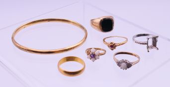 A quantity of various gold jewellery, to include: a 22 ct gold wedding band,3.