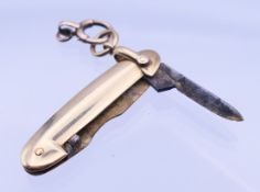 An antique unmarked 9 ct gold penknife attached to gold links. Knife 4 cm long closed. 12.