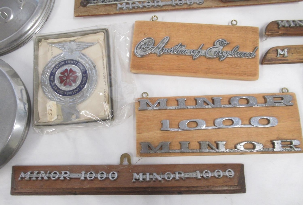 Collection of automobilia to inc. 2 Morris Minor steering wheels, Morris Minor Badges, hood - Image 5 of 10