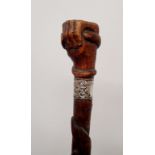 An Australian carved wood hand and snake walking stick with silver collar, Birmingham 1901, 84cm