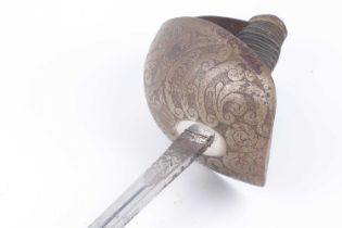 British Pattern 1912 cavalry officer's sword, 35 ins etched blade with single fuller, by