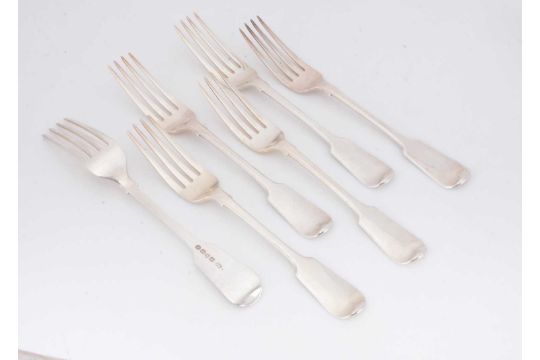 A set of six George IV silver fiddle pattern dinner forks by William Chawner, - Image 1 of 2