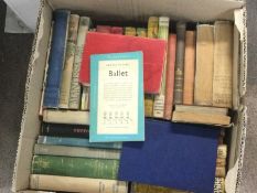 Six boxes of mixed vintage books including Skakesp