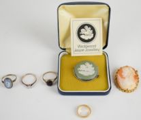 A 9ct gold wedding band / ring (1.9g), cameo brooch, Wedgwood brooch and ring and two silver rings