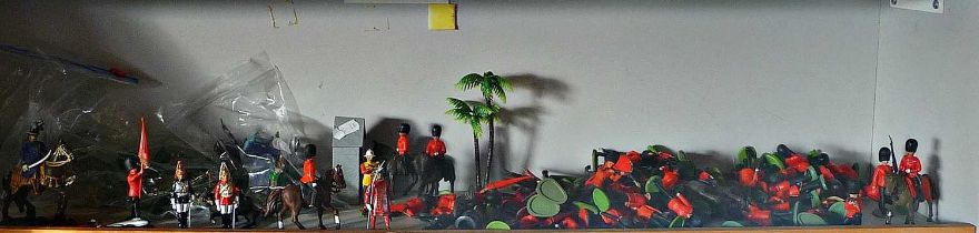 Large collection of assorted Britains plastic soldier