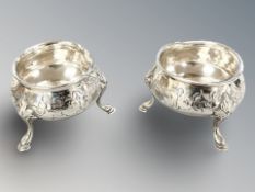 A pair of silver salts, diameter 7.5 cm.