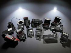 A collection of vintage flash guns / accessories to include Canon Speedlite 188A,