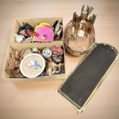 Assorted oriental tourist items, treen, earthenware pieces, ceramics,