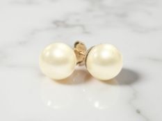 A pair of 9ct gold cultured pearl ear studs with post fittings CONDITION REPORT: 4.