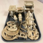 Three brass horse and carriage ornaments, key racks, large horse brasses, etc.