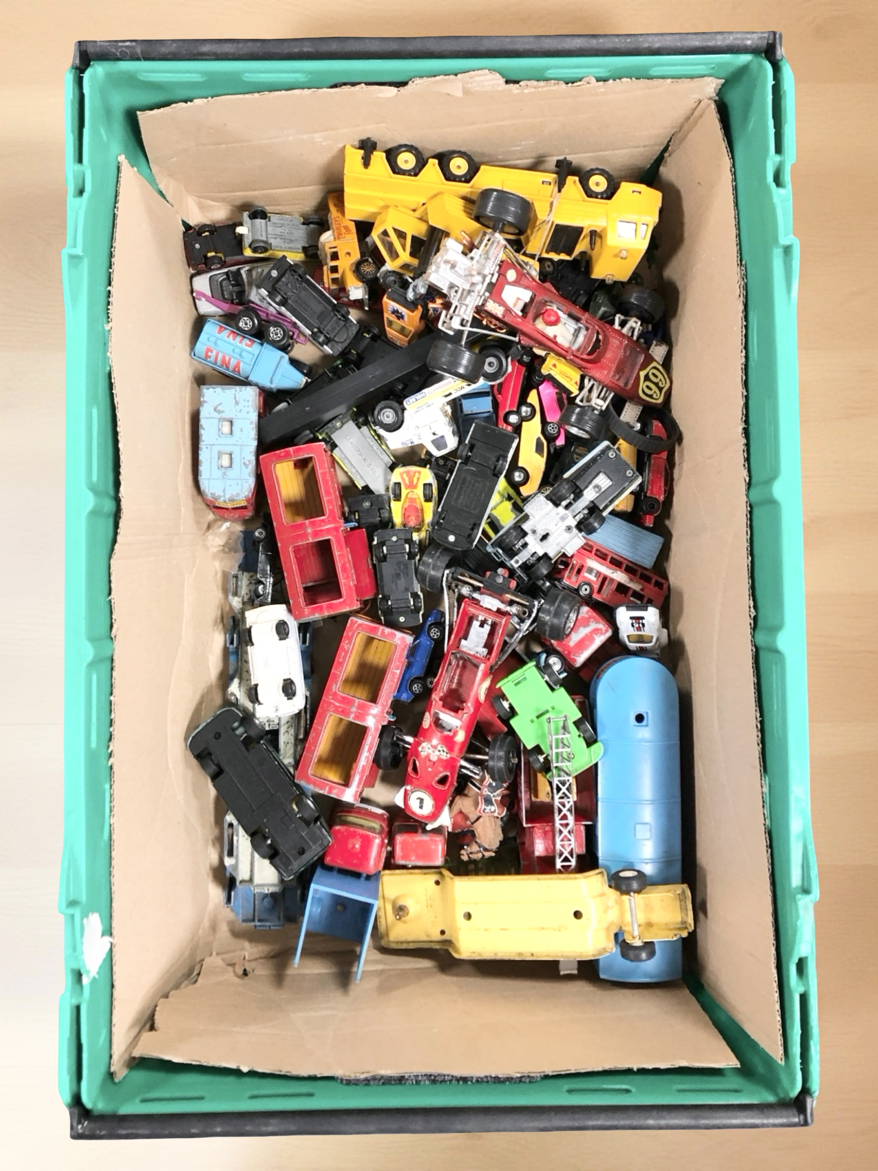 Assorted unboxed die cast cars and other vehicles including Majorette, Matchbox, etc.