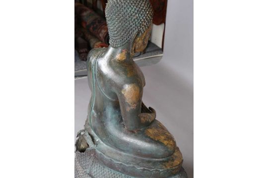 An impressive large Thai gilt bronze figure of Buddha, possibly 17th/18th century, modelled with - Image 47 of 59