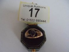 A 9ct gold ring, size O, 1.4 grams.