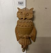 A wooden owl as a coat hook