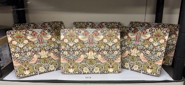 6 William Morris Pimpernel placemats (No box)