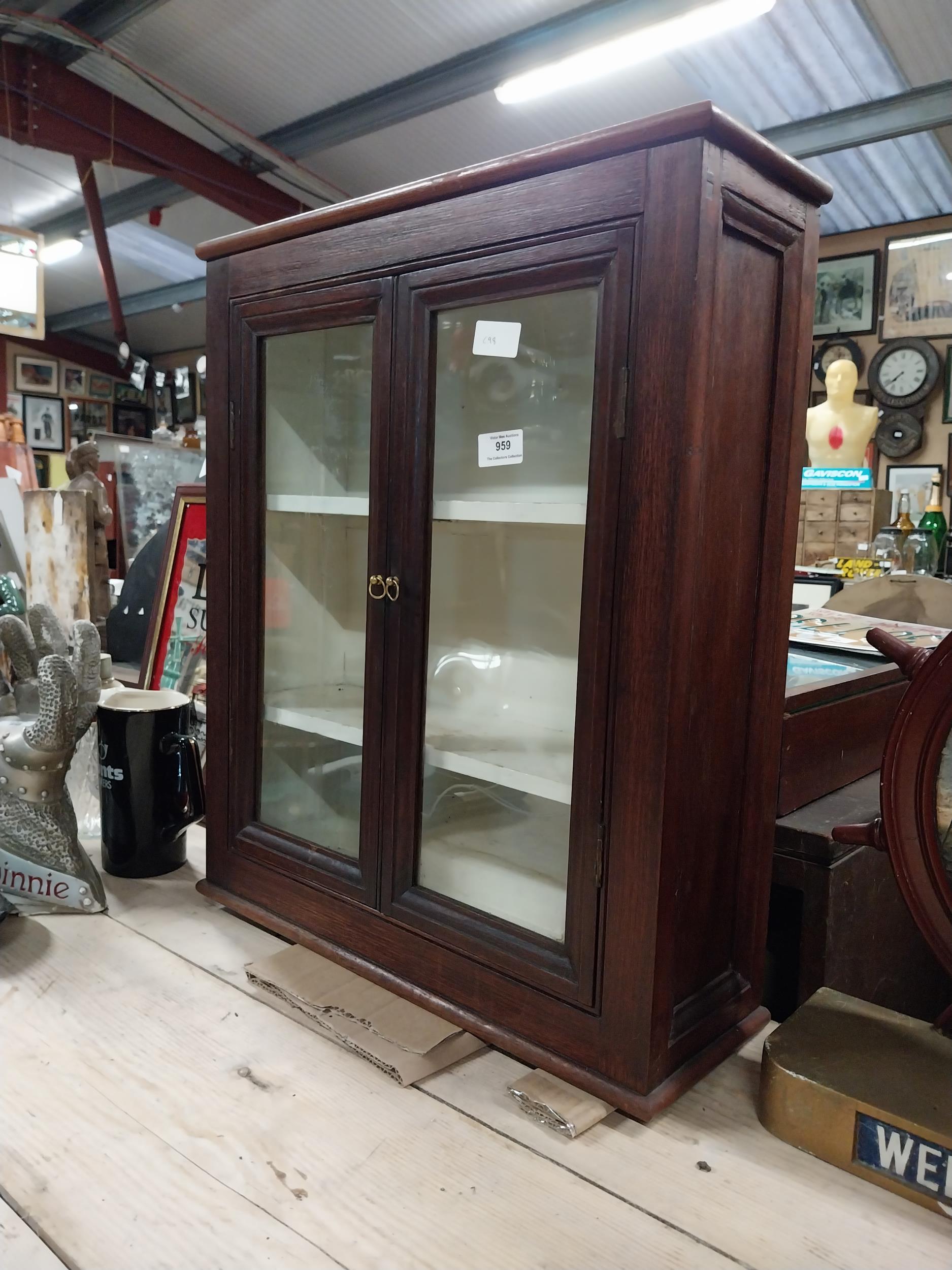 Early 20th C. two door mahogany wall display cabinet. {59 cm H x 49 cm W x 15 cm D}. - Image 3 of 7